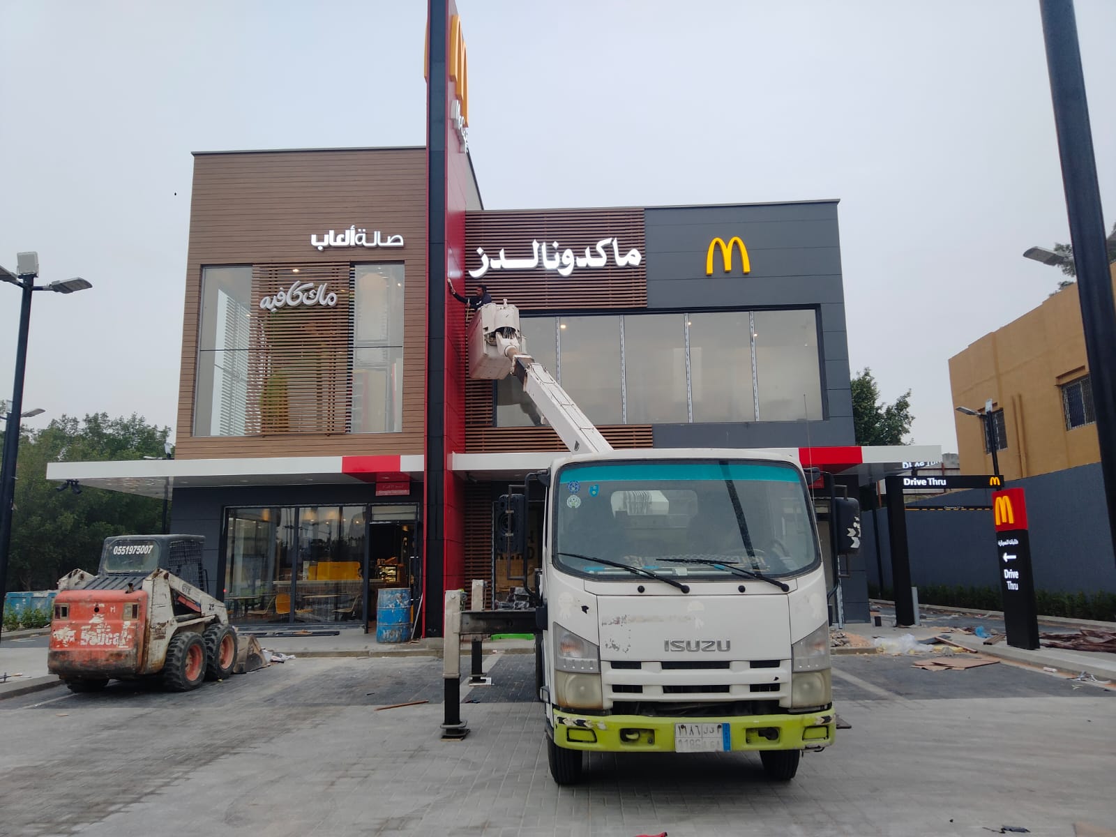 تنظيف واجهة زجاجية - مبنى حكومي