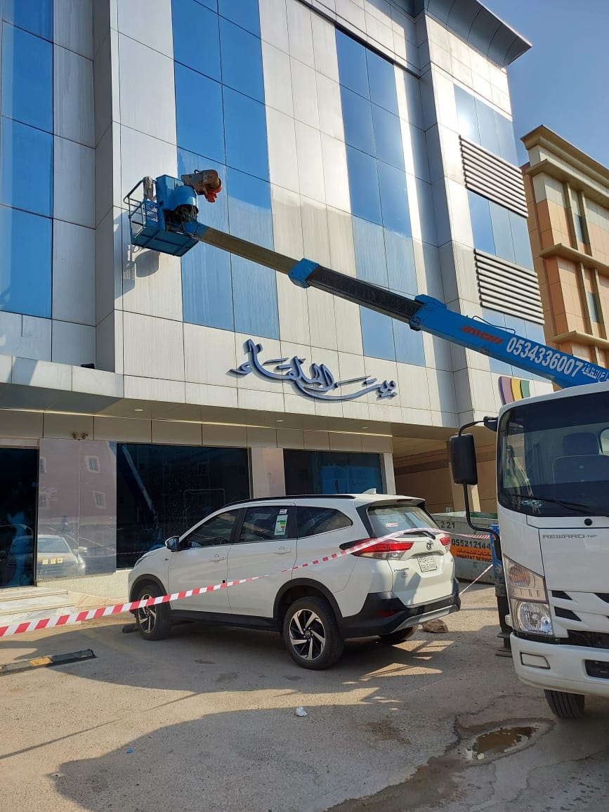 تنظيف واجهة زجاجية - مركز طبي